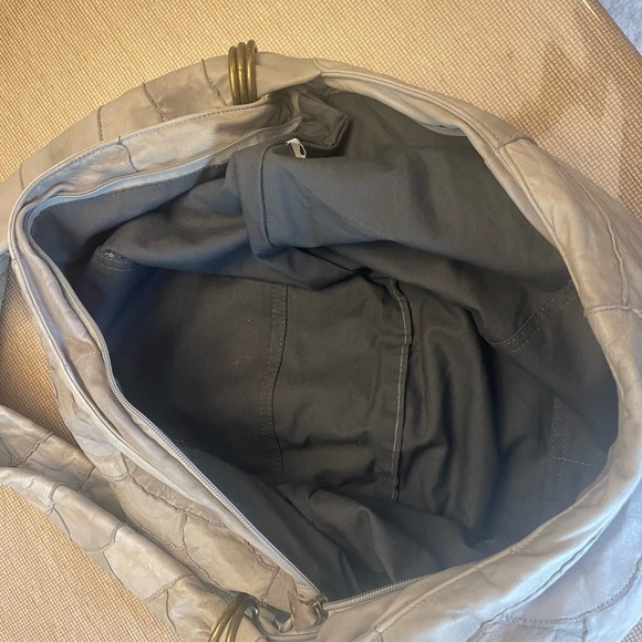 The softest gray leather De.De bag. - Picture 13 of 16